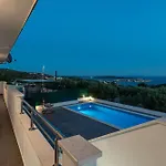 וילה Alina With Heated Pool *