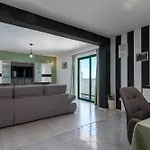 וילה Alina With Heated Pool *