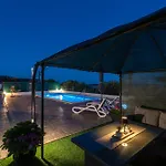 Alina With Heated Pool *
