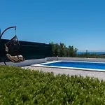 Alina With Heated Pool * רוגוזניצה