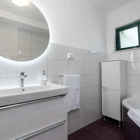 Βίλα Alina With Heated Pool