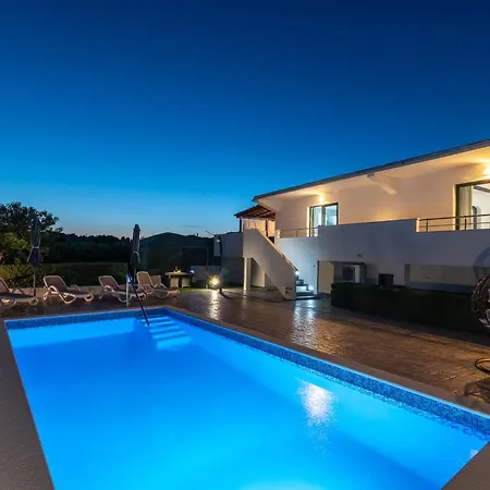 Βίλα Alina With Heated Pool *