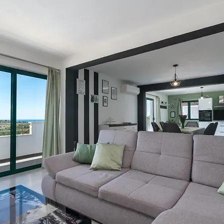 Alina With Heated Pool * Rogoznica (Sibenik-Knin)