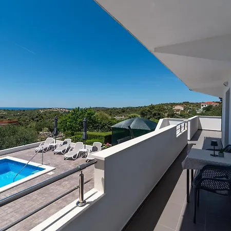 Βίλα Alina With Heated Pool