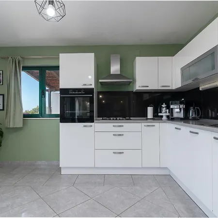 Alina With Heated Pool * Rogoznica (Sibenik-Knin)