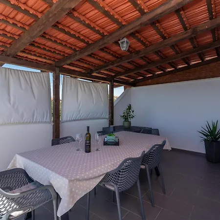 Alina With Heated Pool Βίλα