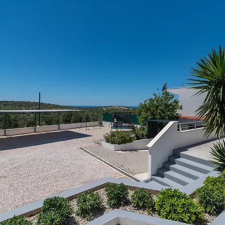 Βίλα Alina With Heated Pool