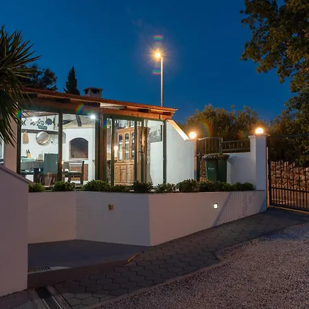 Alina With Heated Pool Villa *