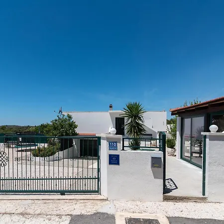 Alina With Heated Pool Villa