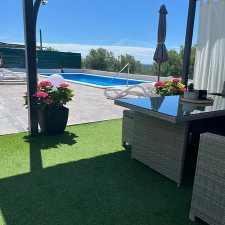 Alina With Heated Pool * Rogoznica (Sibenik-Knin)