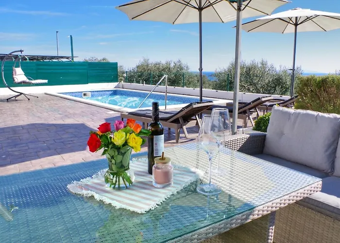 Alina With Heated Pool Villa *