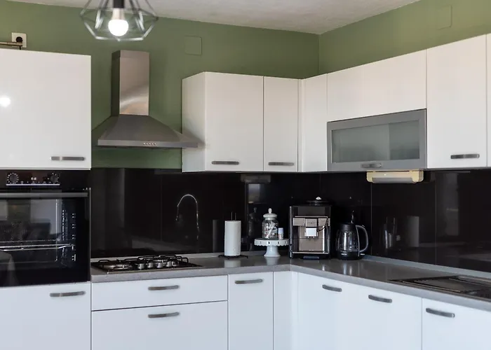 Alina With Heated Pool * Рогозница