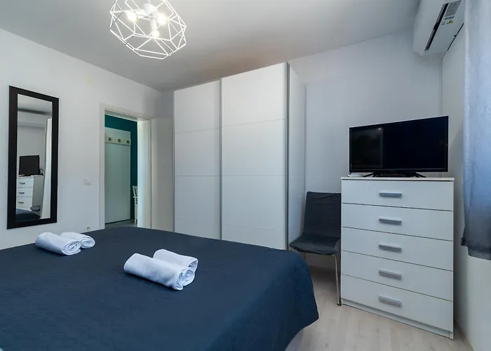 Alina With Heated Pool Villa