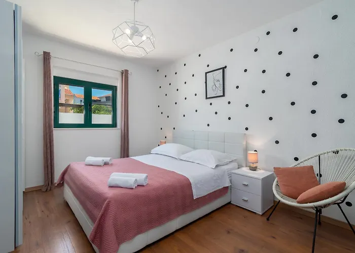 Alina With Heated Pool Villa