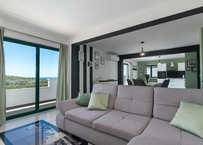 Alina With Heated Pool * Rogoznica (Sibenik-Knin)