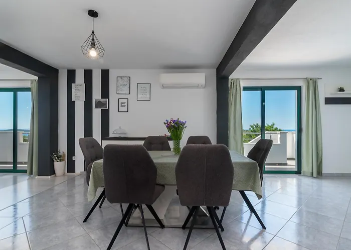 Villa Alina With Heated Pool