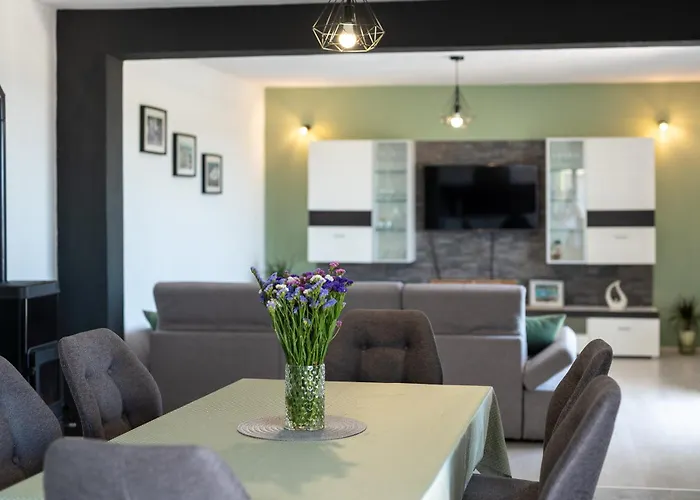 Alina With Heated Pool Villa *