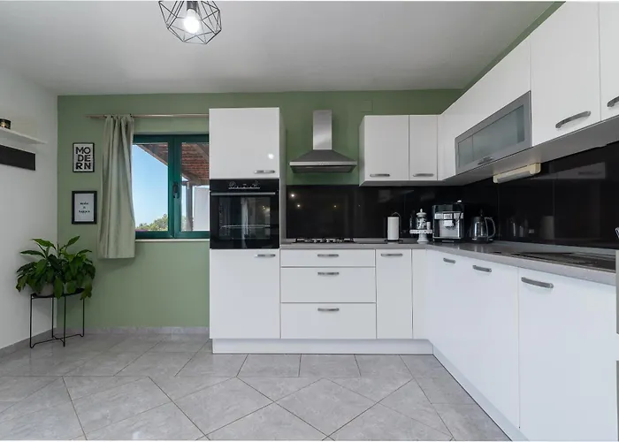 Alina With Heated Pool * Rogoznica (Sibenik-Knin)