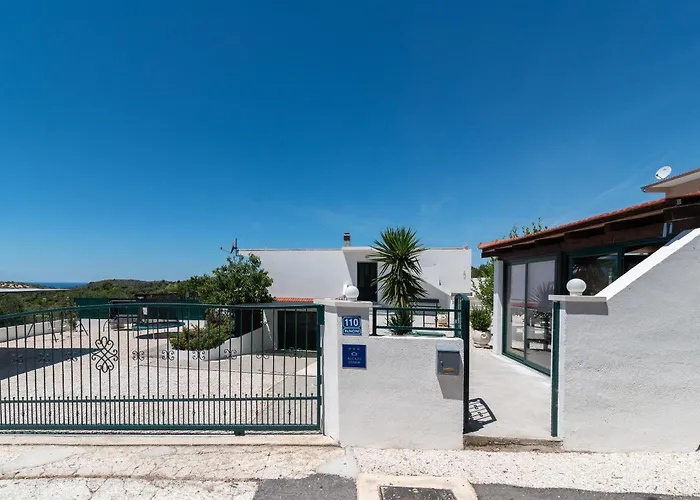 Alina With Heated Pool Villa