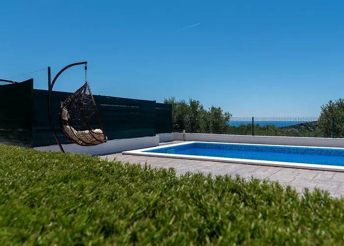 Alina With Heated Pool * Rogoznica (Sibenik-Knin)