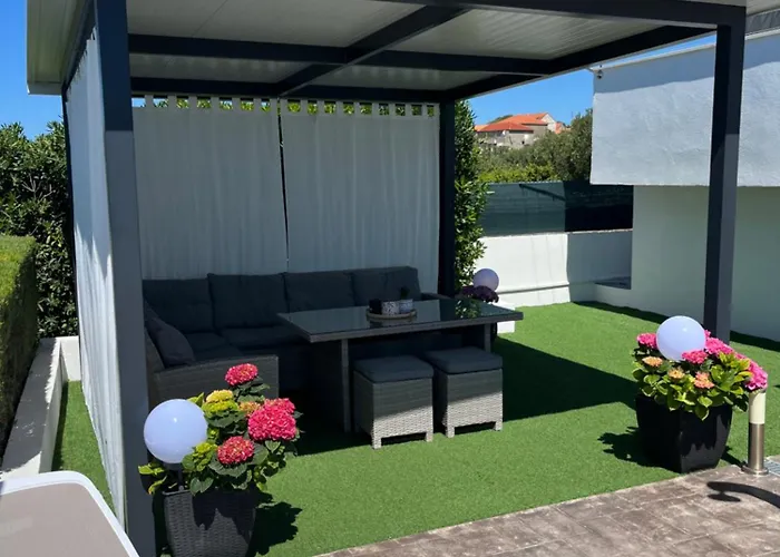 Alina With Heated Pool Villa